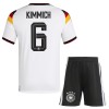 Virallinen pelipaita Saksa Kimmich 6 Koti MM-kisat 2026 Lyhythihainen - Lasten ( + Lyhyet housut ) Virallinen pelipaita Saksa Kimmich 6 Koti MM-kisat 2026 Lyhythihainen - Lasten ( + Lyhyet housut )