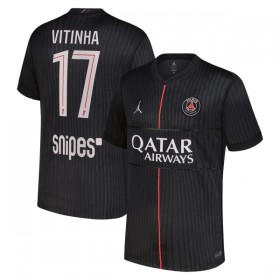 Virallinen pelipaita Paris Saint-Germain Vitinha 17 4. Paita Jordan 2025-26 Lyhythihainen - Miesten