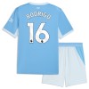Virallinen pelipaita Manchester City Rodrigo 16 Koti 2026-27 Lyhythihainen - Lasten ( + Lyhyet housut ) Virallinen pelipaita Manchester City Rodrigo 16 Koti 2026-27 Lyhythihainen - Lasten ( + Lyhyet housut )
