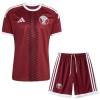 Virallinen pelipaita Qatar Koti MM-kisat 2026 Lyhythihainen - Lasten ( + Lyhyet housut ) Virallinen pelipaita Qatar Koti MM-kisat 2026 Lyhythihainen - Lasten ( + Lyhyet housut )