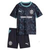 Virallinen pelipaita Olympique de Marseille Vieras 2026-27 Lyhythihainen - Lasten ( + Lyhyet housut ) Virallinen pelipaita Olympique de Marseille Vieras 2026-27 Lyhythihainen - Lasten ( + Lyhyet housut )